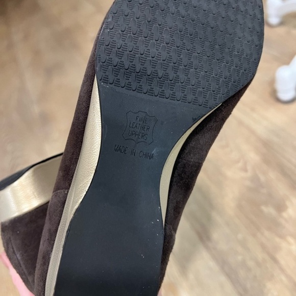 Ross Hommerson Dusty Brown and Beige Round Toe Shoes with Oval Top. - Picture 7 of 8